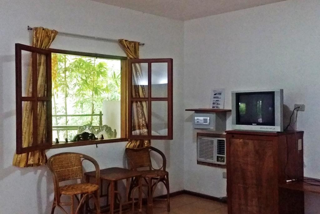 Balabag  Bamboo Bungalows Resthouse חדר תמונה