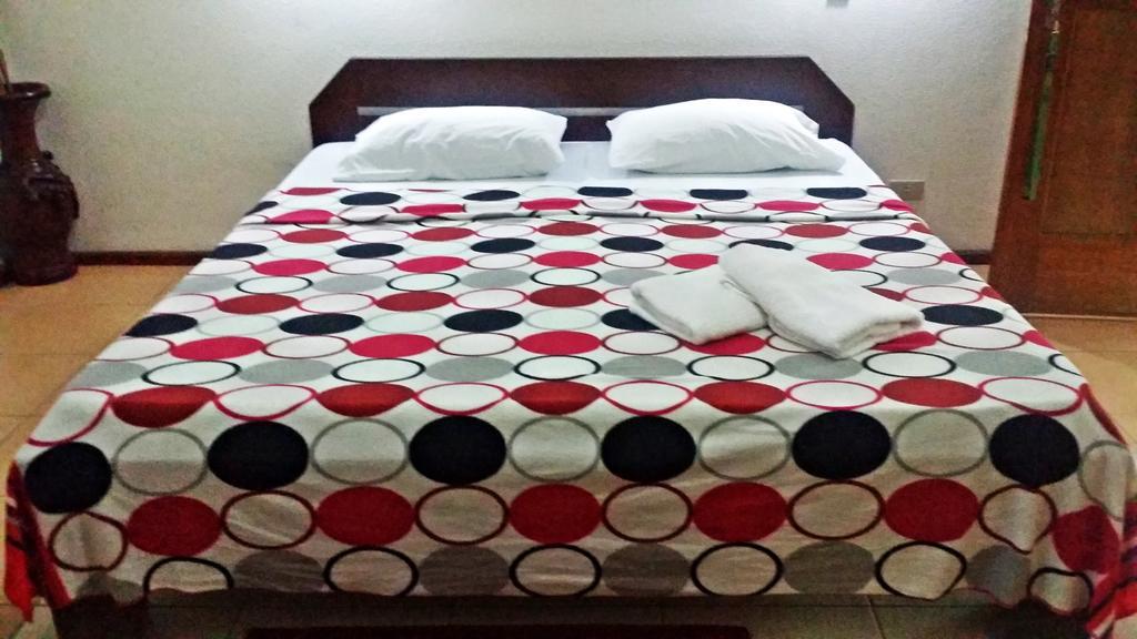 Balabag  Bamboo Bungalows Resthouse חדר תמונה