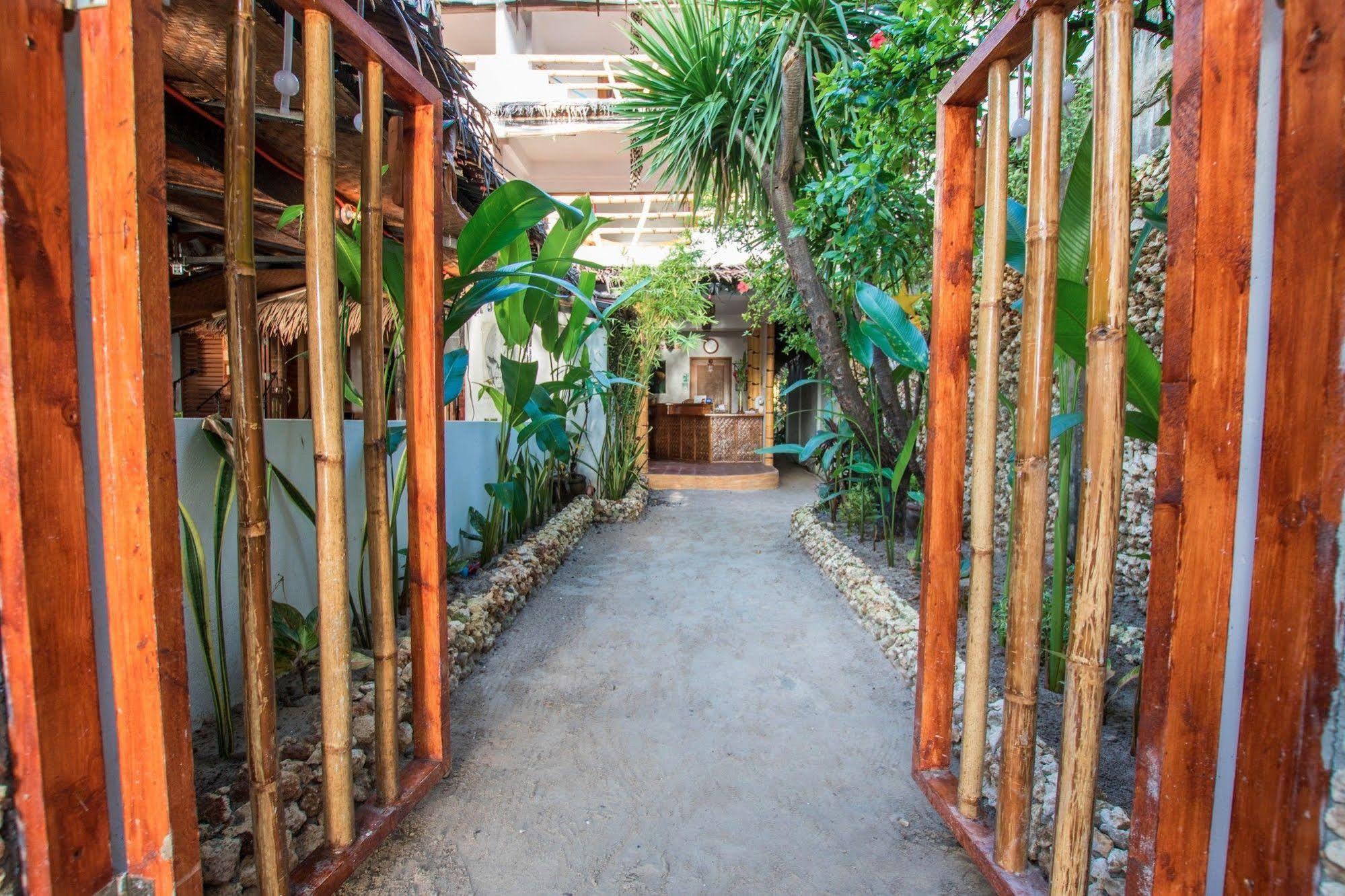 Balabag  Bamboo Bungalows Resthouse מראה חיצוני תמונה