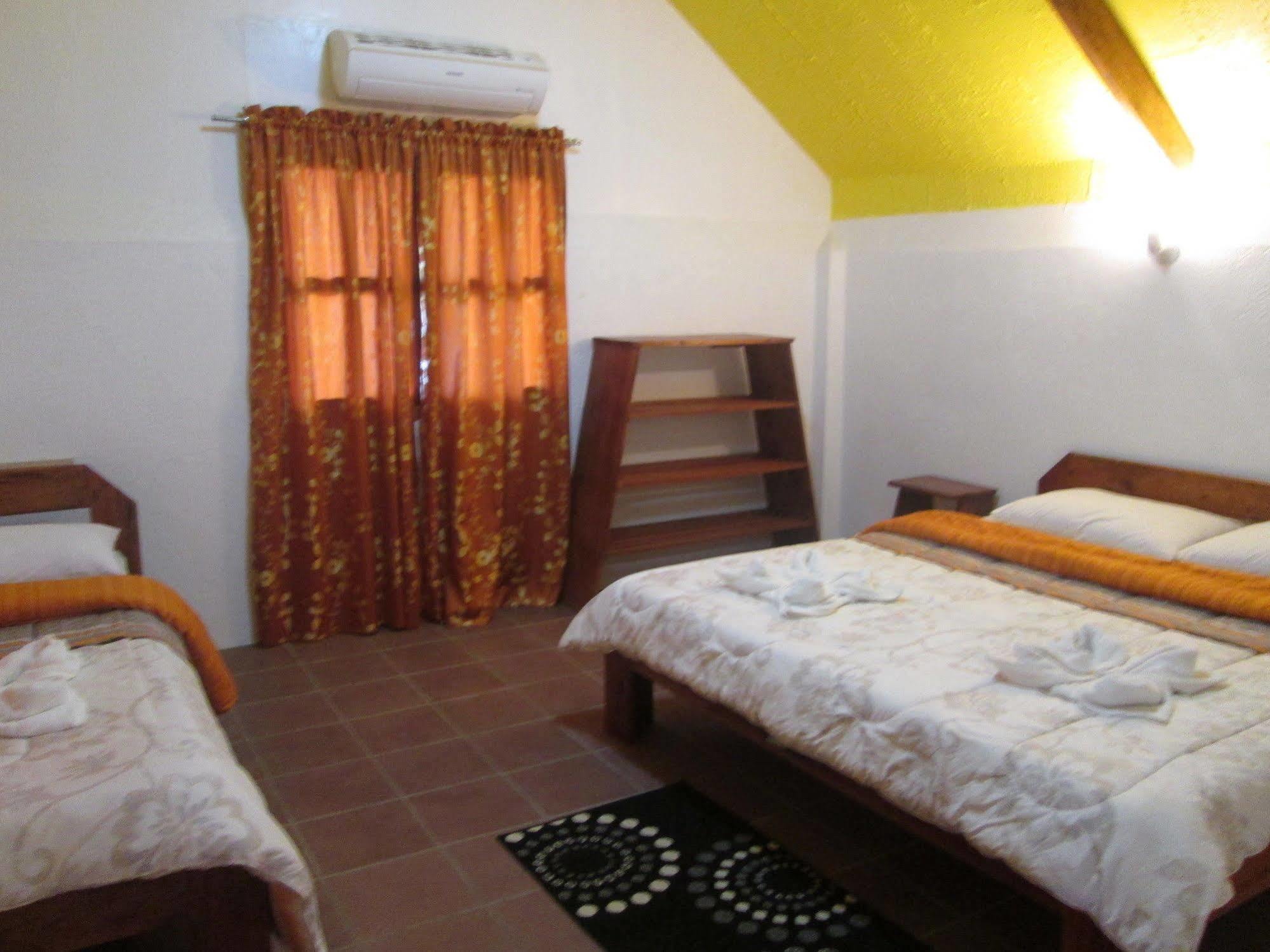 Balabag  Bamboo Bungalows Resthouse מראה חיצוני תמונה